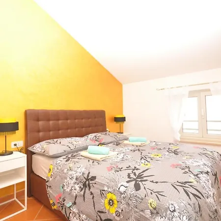 Kala Main Square * פורץ